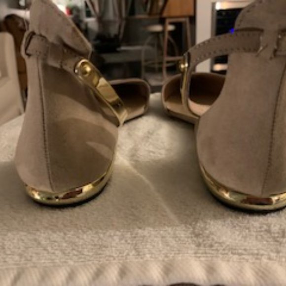 Light taupe suede pointed toe flats with gold ankle strap and heel - Picture 4 of 6